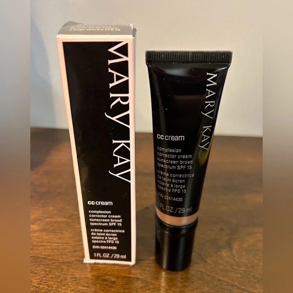 Mary Kay CC Cream Sunscreen Broad Spectrum SPF 15 -Very Deep- 1 fl oz New in Box